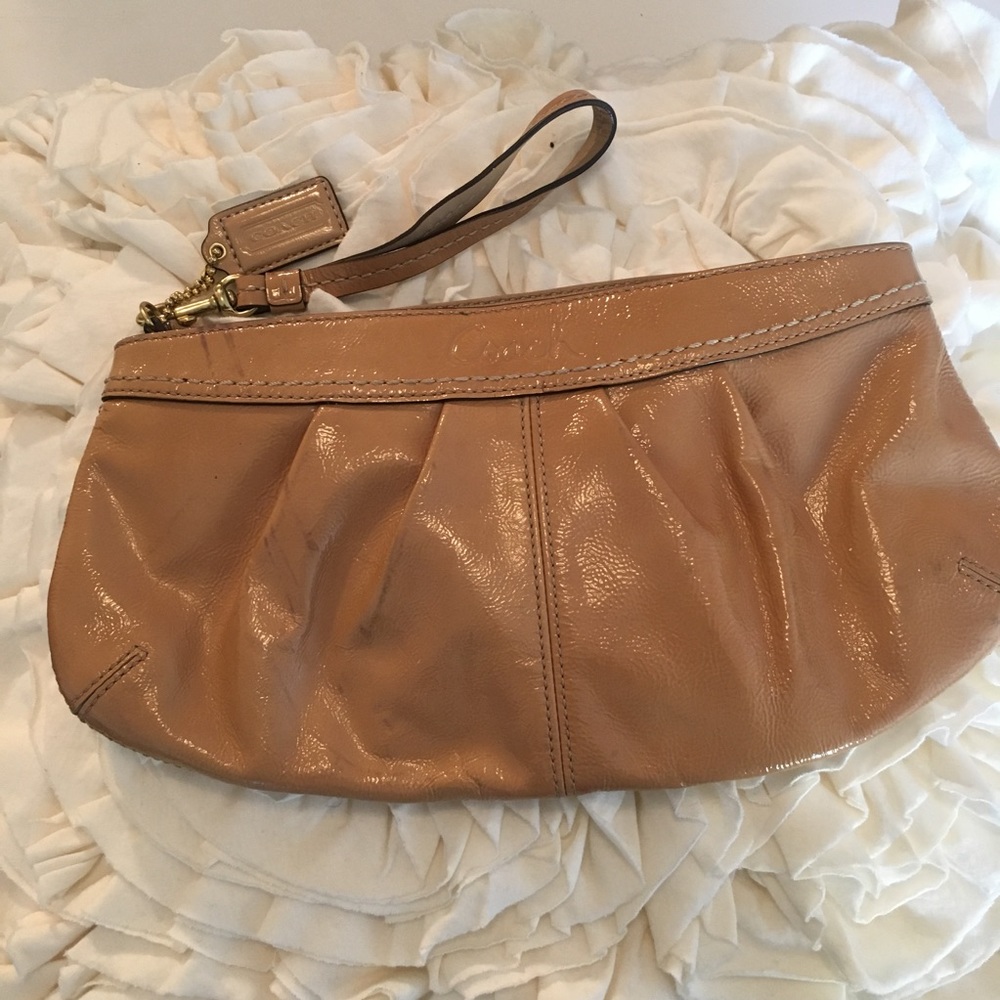 ✨COACH✨Nude Patent Leather Clutch /Wristlet
